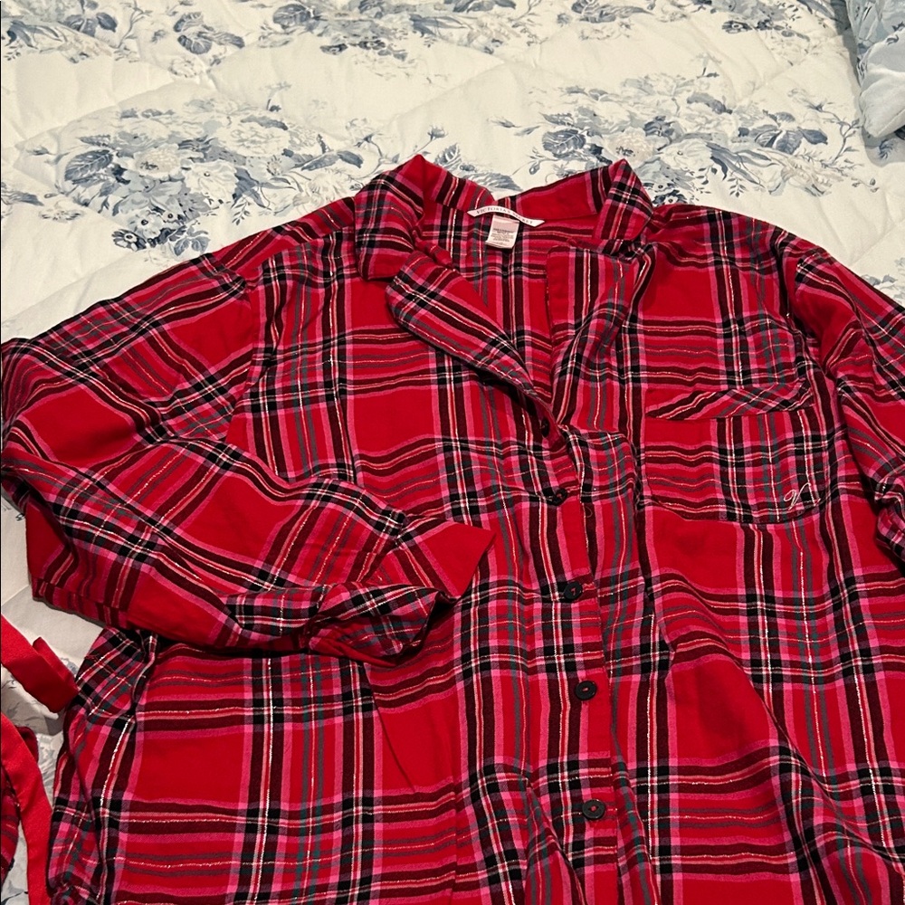Victoria's Secret Red and Green Plaid Pajama Top - Picture 4 of 10
